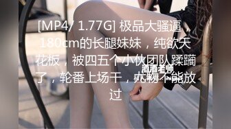 跟大哥出来的年轻小妹，露脸粉嫩的骚奶子真诱人，坐在副驾让大哥边开车边摸奶，还跟狼友互动撩骚，精彩刺激