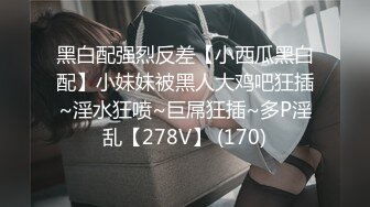 可爱的亚洲女孩吮吸她男朋友的白色公鸡，然后做了个面部POV