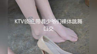 骚货女神丰满性感身材穿上情趣服饰COS 约到酒店趴在床上 前凸后翘大长腿 浑圆屁股 受不了趴上去大力顶