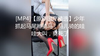 颜值很高的小妹，穿着情趣装诱惑狼友，撩骚互动听指挥，线下约炮全裸展示，逼里塞跳蛋特写自慰