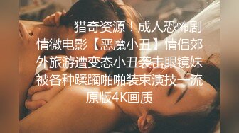 00后无敌呆萌妹妹！背带裤看贫乳！一线天馒头嫩穴，洗完澡小男友操逼，扶屌抽插撑爆小穴