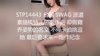 魔鬼身材巨乳美女，双手抱着大奶子挑逗呻吟销魂