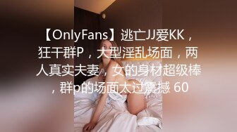 [MP4/ 1.58G] 丝袜女仆情趣装颜值不错很嫩小少妇激情3P，伺候两个小哥哥主动上位抽插嘴里还叼着大鸡巴