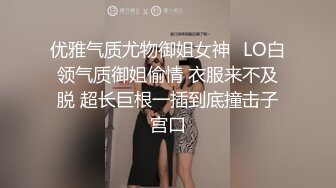 超漂亮的金发女郎穿着兴趣内衣与男友各种姿势做爱