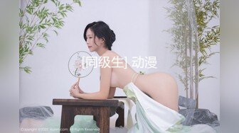 一直躲在卫生间偷偷玩手机的高跟美女