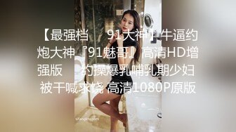 固定全景脸逼同框，服装城女厕偸拍多位少女少妇方便，红衣皮靴女蹲下后穴门大开属实有点想入非非了