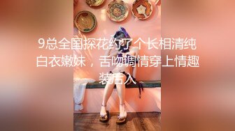 窗外偷拍居家美女被发现眼神碰撞 豹纹小美女身材真不错 好想干她