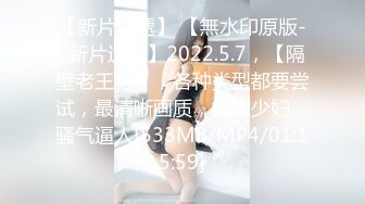 国内宝妈带女儿到女浴室洗澡,不仅偷拍别的妹子洗澡，还和别人交流带孩子经验