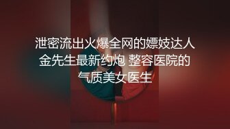 【沈先森】今晚约两嫩妹子玩双飞，脱掉裤子边口交边摸逼，上位骑乘抬腿侧入