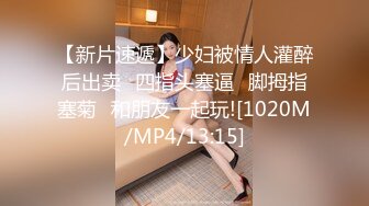 高颜值美乳妹子跳蛋自慰，撩起衣服露大奶跳蛋塞逼震动，很是诱惑喜欢不要错过!