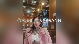 家教和學生在客廳 卻意外被家人撞見