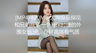 熟女妈妈网络兼职赚外快，开档丝袜高跟鞋诱惑，全程露脸听狼友指挥大黑牛自慰骚穴浪荡呻吟，表情好骚啊