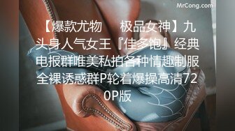 喜欢玩扩张的顶级骚货『依然Yiyi』40cm的双头龙竟然被依依整根吞了！你们觉得依依厉害吗？被束博着双洞也被塞满