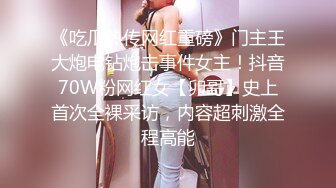 超棒美女3P淫乱盛宴 享受后入的同时当然嘴里也不能闲着啦