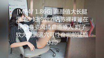 [MP4]苏妲己姐妹眼镜大奶妹子两女一男双飞，摸奶口交高跟鞋椅子上骑坐两个妹子换着操