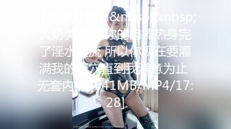 完美胸型的女大学生