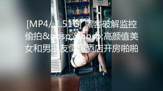 淫荡骚母狗美女小鹿跪在地上掰穴喷尿，美腿高跟鞋，极度诱惑