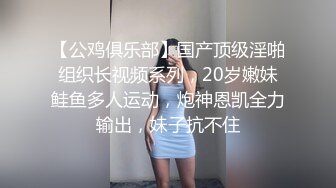 开个情趣房自拍女友吃鸡鸡