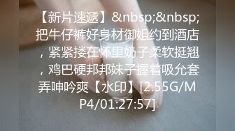 【一口吃掉你】小年轻真懂博眼球，满18一个月嫩妹，掰弄嫩穴~小哥操菊，精彩拉屎画面 (1)