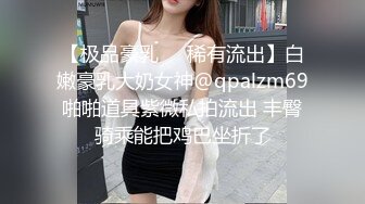 看到一对情侣偷偷进了女厕所,就知道有好戏