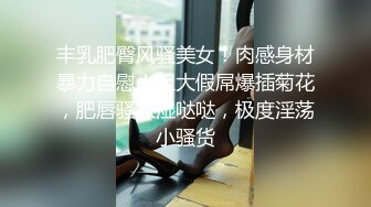 完美身材女友放在电脑桌上操