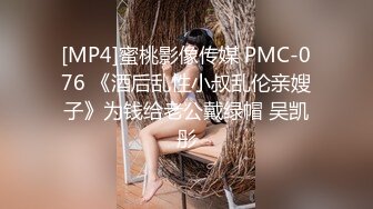 两闺蜜下海玩3P 手牵手被狂操 真是太刺激了 叫声此起彼伏 (9)