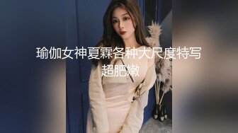 便利店購物修長腿紫白丁字內騷女,身材美爆了