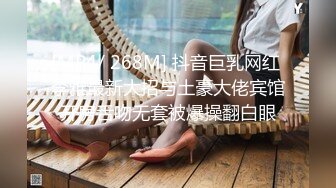 《极品CP魔手外购》坑神潜入某单位女厕隔板缝中实拍超多小姐姐方便，赤裸裸逼脸同框，妹子对着镜头看半天都没发现异常 (6)