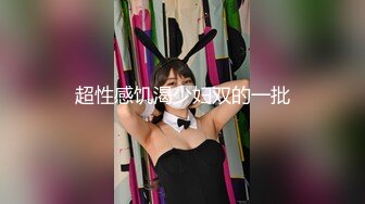 ❤️❤️VIP福利，推特极品长腿苗条烧婊子【橙子】私拍，丝袜塞逼肛塞夹着假阳具公共场合露出边走边紫薇，骚话连天