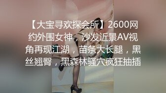 熟女齐逼连衣黑寡妇造型给胖哥吃鸡巴