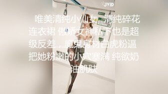 商城女厕蹲守露脐T恤破洞牛仔小正妹,丰满的胸部和鲜嫩穴肉真馋人