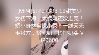 【精品❤️香艳公厕】极品貌美少女在躲在厕所自慰边看A片边揉阴蒂非常陶醉高潮看着湿透的双指意犹未尽妙呀