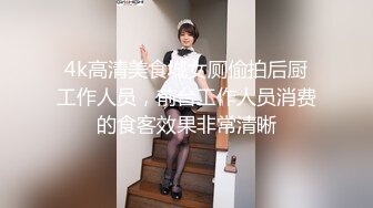 高中生情侣趁着放学没人❤️在教室里打一炮再回家