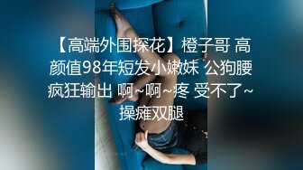 《魔手外购极品CP》地铁女厕偸拍络绎不绝的年轻小姐姐方便 美女多亮点多，妹子换奶罩一对大奶又圆又挺手感绝对一流 (1)