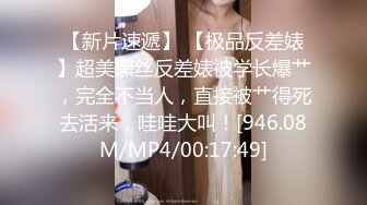 两个母狗小少妇露脸精彩大秀直播，淫声荡语互动好骚，吃奶玩逼浪叫不止，骑在脖子上尿她嘴里