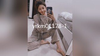 苗条美女面容娇好女上位啪啪 笑的好开心 估计大J8草得很深很爽