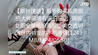 [MP4/ 280M] 牛仔短裤大长腿贫乳美女和炮友居家啪啪，近距离特写交舔屌，翘起屁股舔逼后入撞击美臀