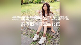 变态三人组迷翻大长腿少妇换上各种丝袜各种奇葩玩弄2 (1)