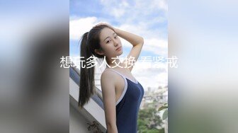 游乐场女厕近距离偷窥牛仔裙美女的大肥鲍