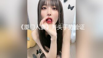 [MP4/ 2.07G] 人甜美少女下海操逼！年龄不大骚得很！抓起大屌舔弄，开档黑丝袜扣穴