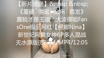 大神偷拍❤️宽松天蓝连衣裙美少妇通透CD淡紫色内裤粉罩❤️白色超短骚货跟闺蜜路边等车白色丁字裤