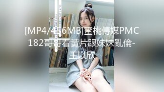 你的专属小女友00后嫩妹，被两小哥各种玩弄，双马尾白嫩美乳粉穴，双人掰着腿跳蛋震动，拉着头发后入轮流操